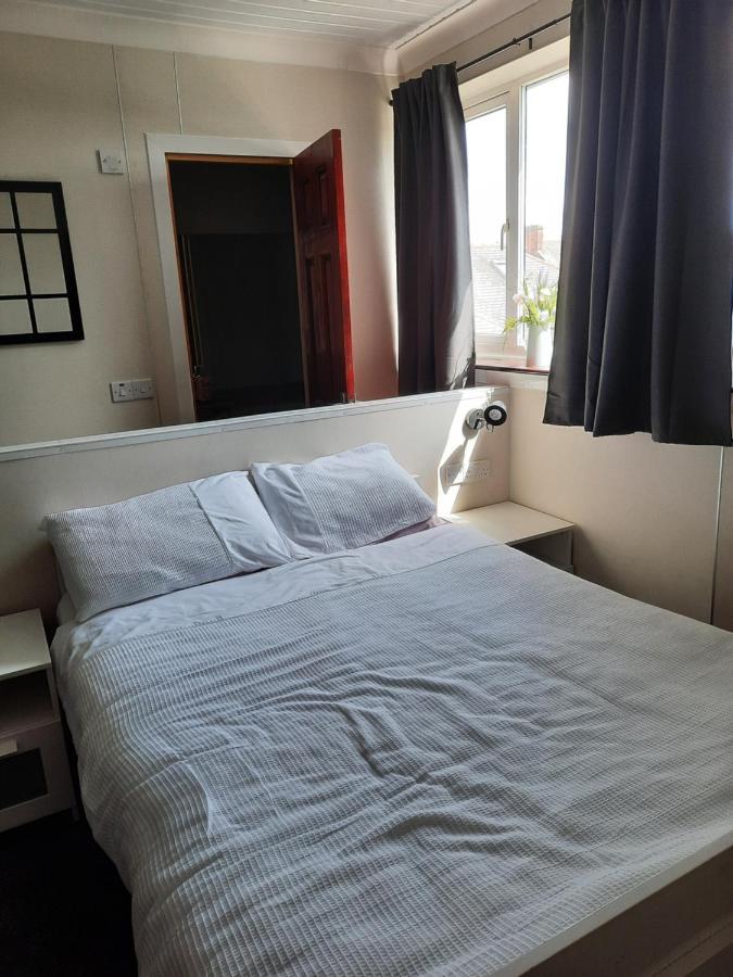 The Townhouse Accommodation ดัมฟรีส์ ภายนอก รูปภาพ