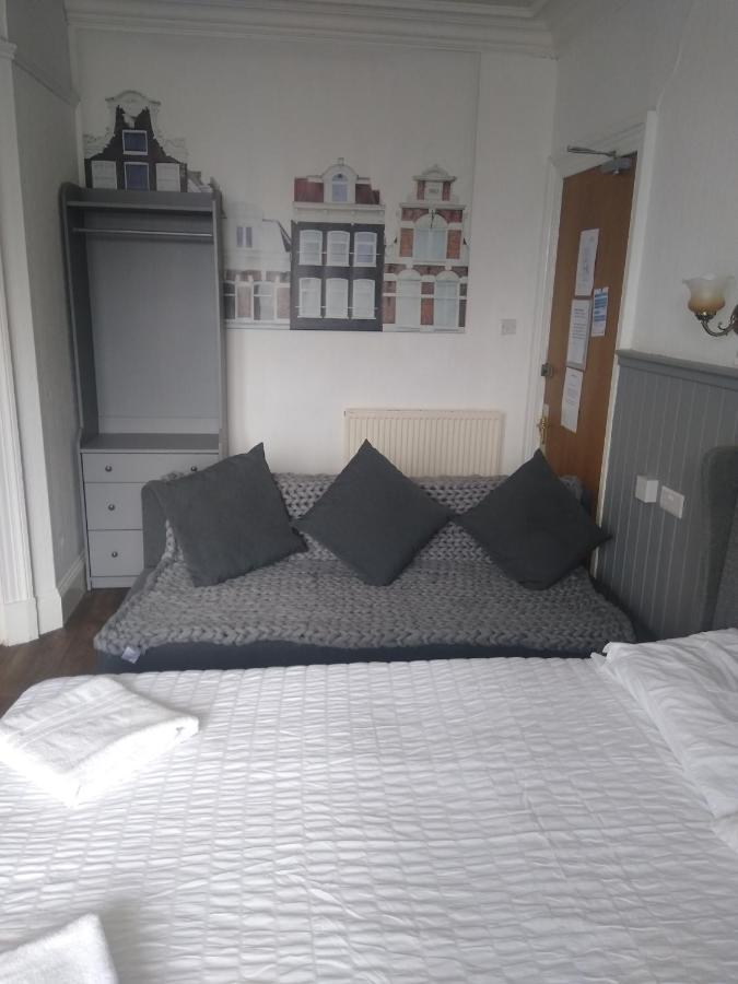 The Townhouse Accommodation ดัมฟรีส์ ภายนอก รูปภาพ